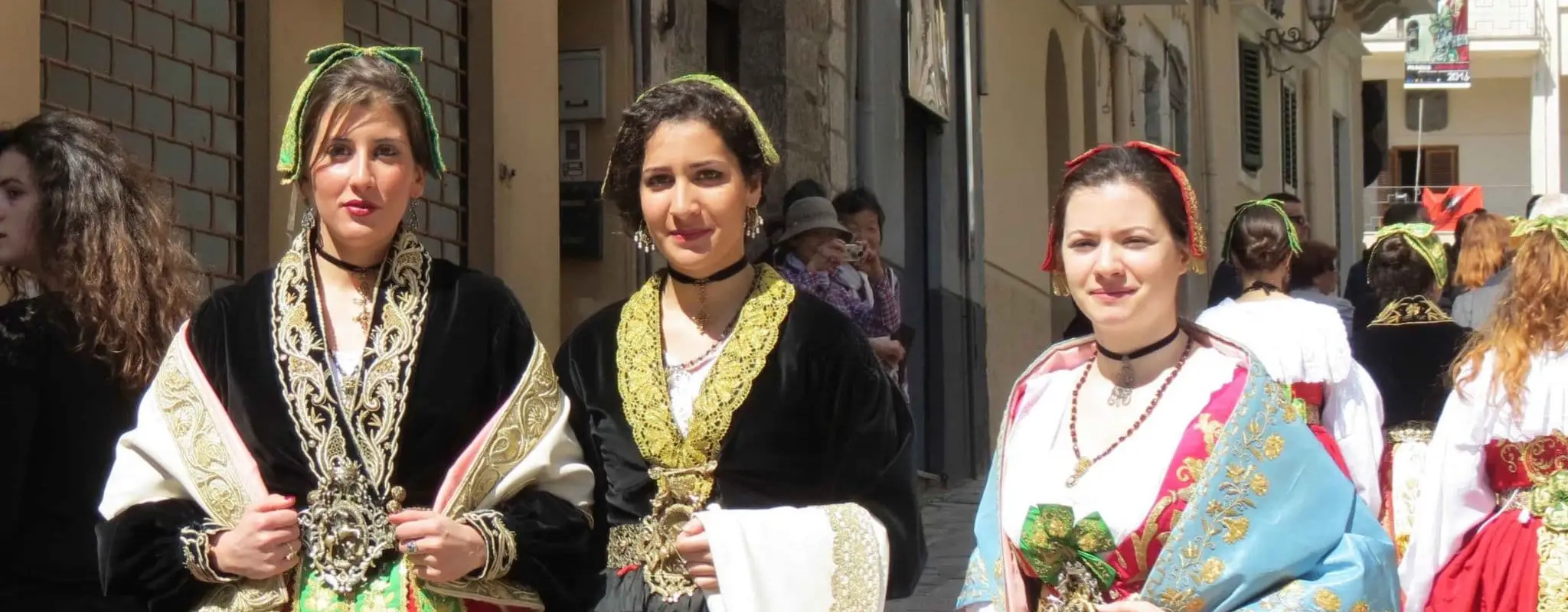 Sicilya Kültürü ve Gelenekleri: Akdeniz Yaşamı, Festivaller, Sokak Pazarları