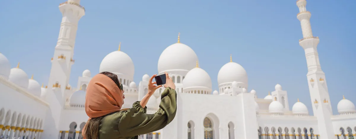 Sheikh Zayed Camii Rehberi: Dünyanın En Büyük El Dokuması Halısı