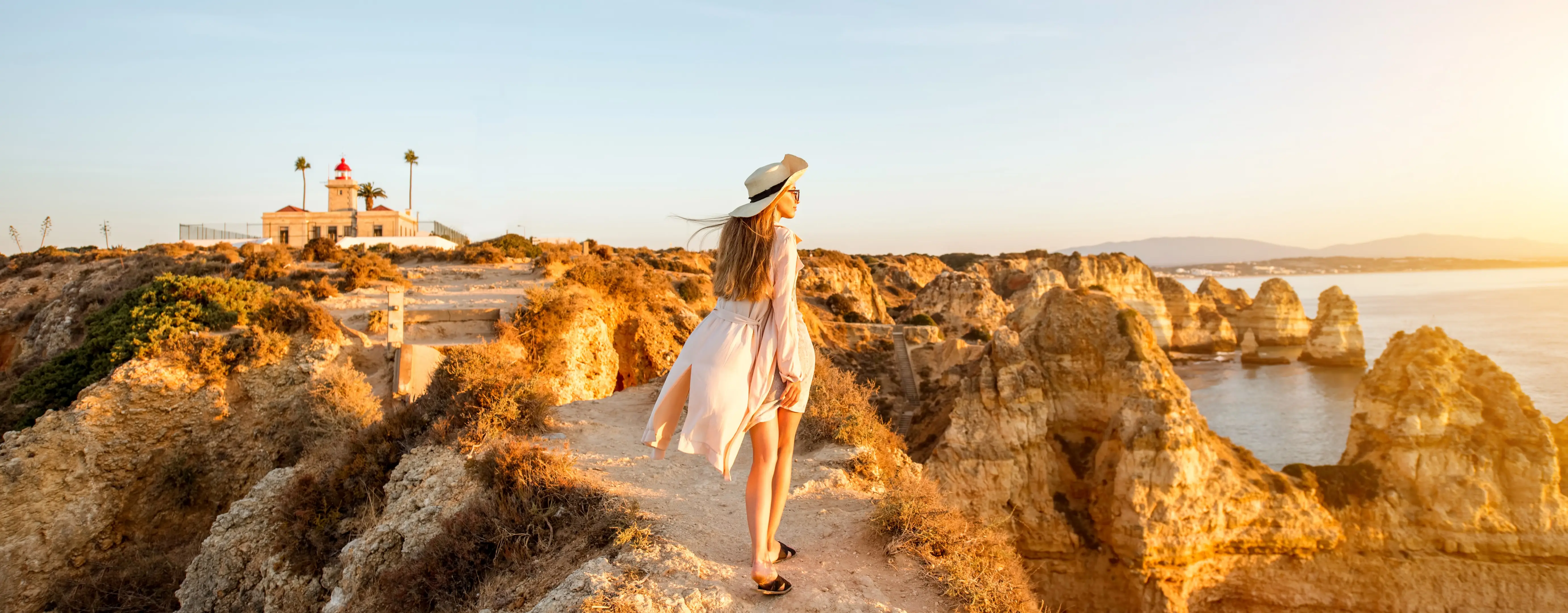 Algarve Bölgesi: Atlas Okyanusu’nda Plajlar, Kaya Formasyonları ve Tatil Rotaları