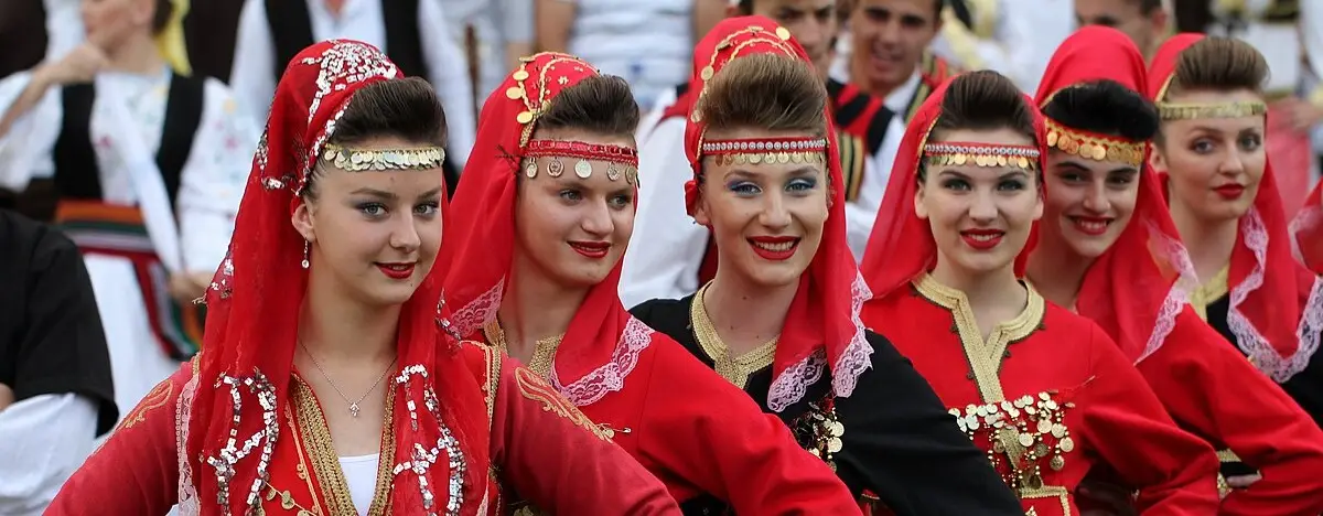 Arnavut Kültürü ve Gelenekleri: Misafirperverlik, Müzik ve Halk Dansları