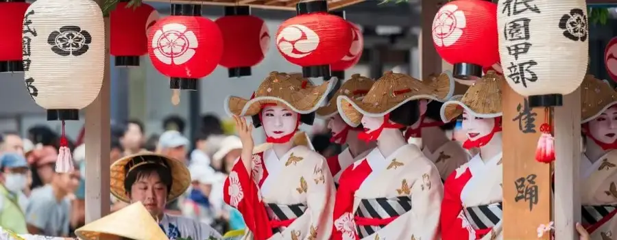 Japonya’da Yazın En Güzel Deneyimler: Kimono, Dondurma, Matsuri