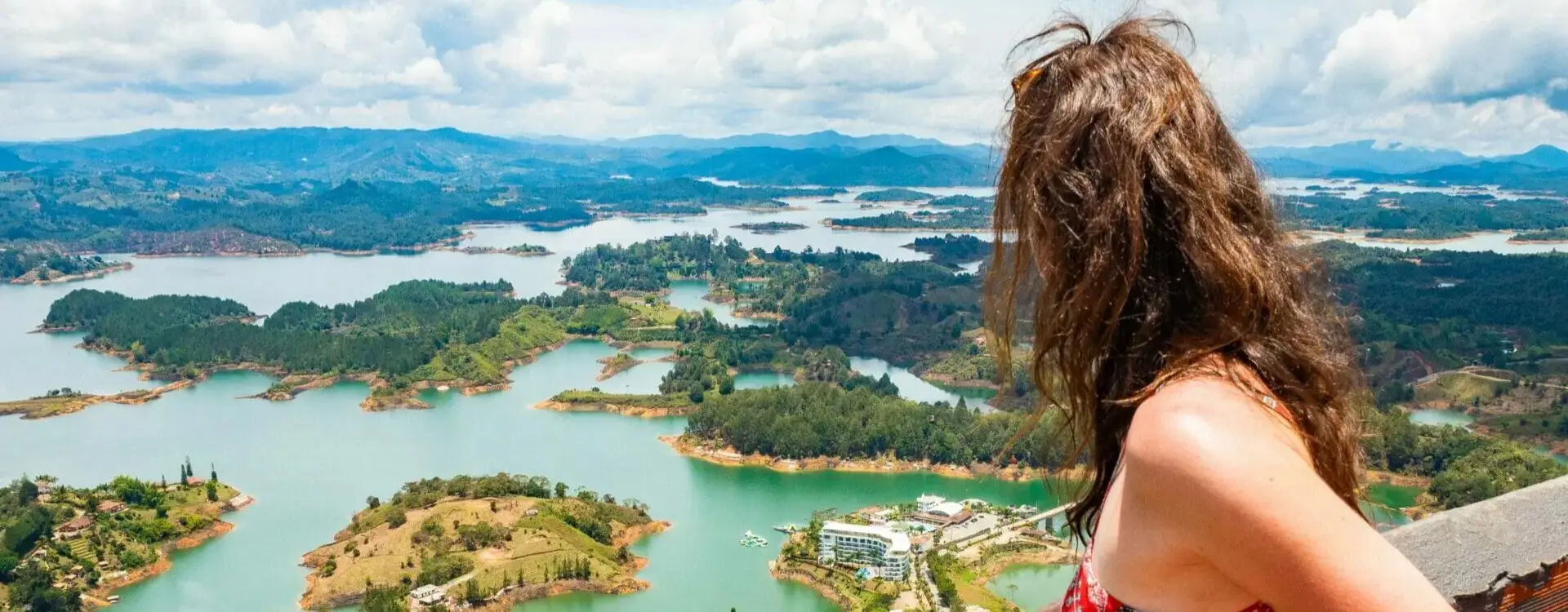 Guatapé & El Peñol Gezi Rehberi: Dünyanın En Renkli Köylerinden Birine Yolculuk