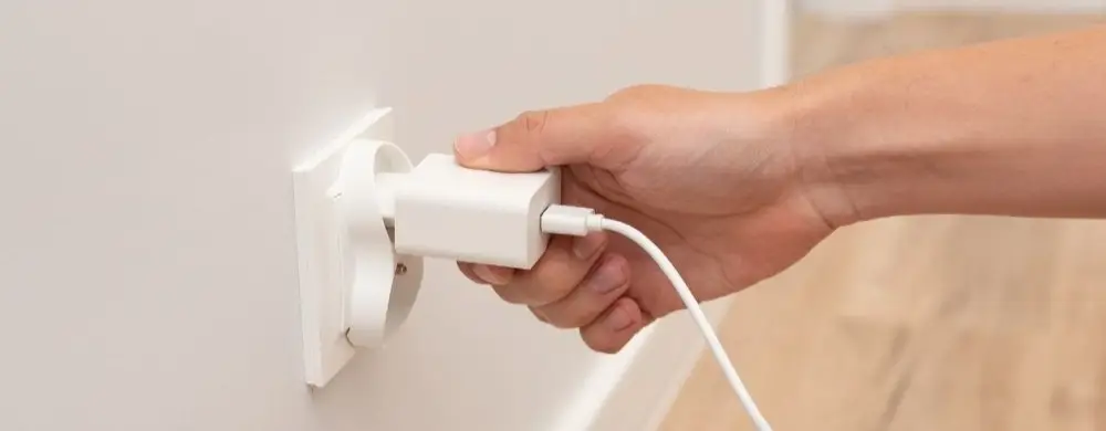 Brugge Elektrik Prizi ve Voltaj | Adaptör Gerekli mi?