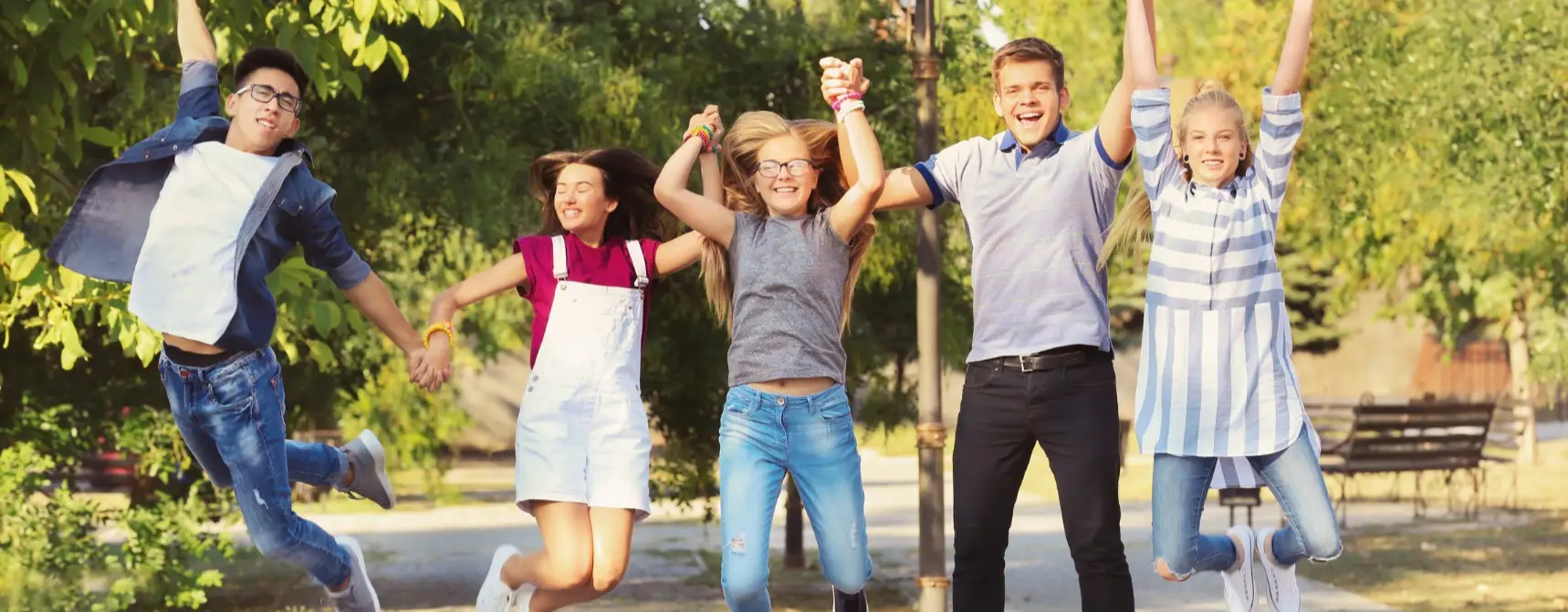 İngiltere’de Klasik İngiliz Tarzı: Trençkot, Şapka, Deri Ürünler