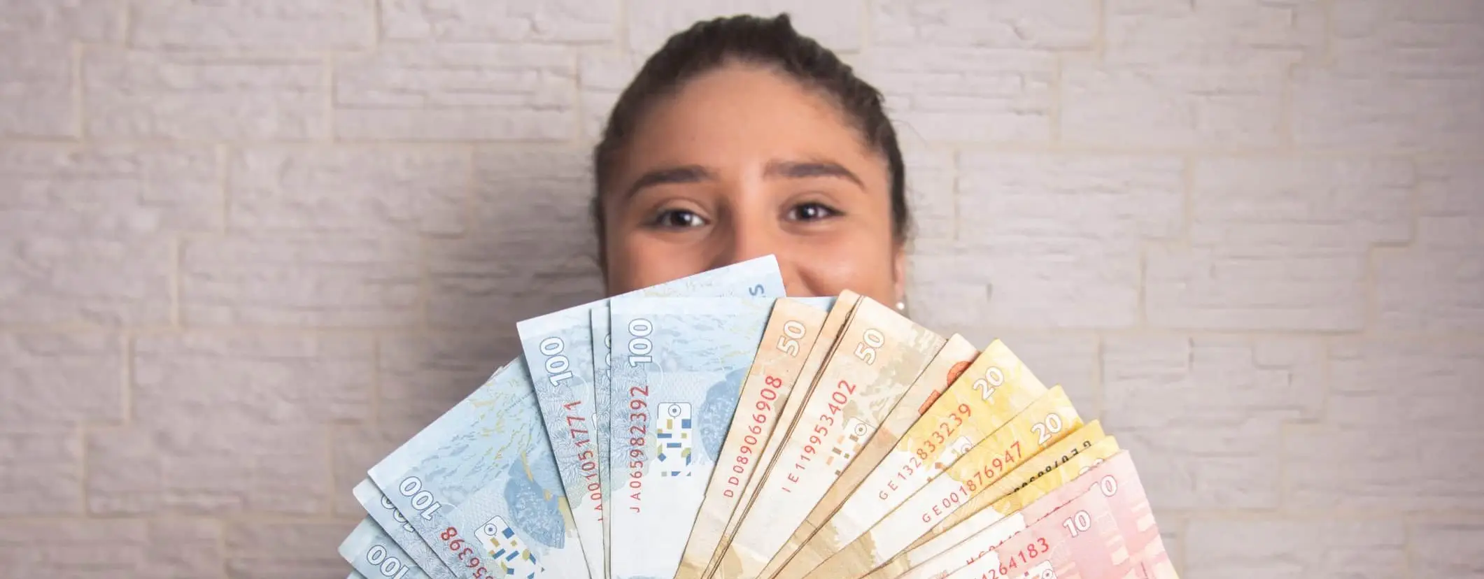 Özbekistan Para Birimi, Döviz Bozdurma ve Kredi Kartı Kullanımı