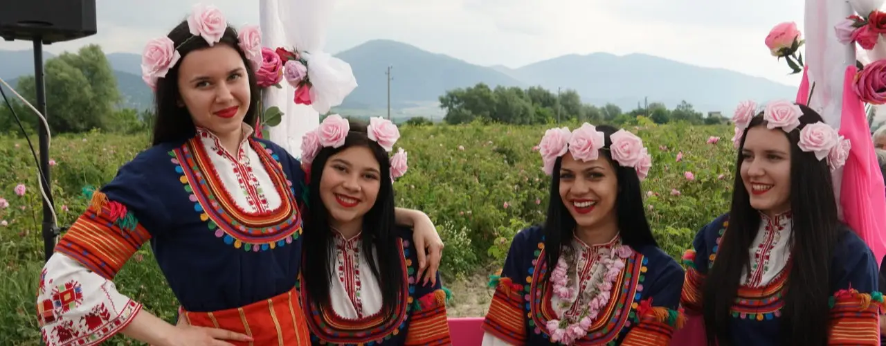 Bulgaristan’da Alışveriş Rehberi: Gül Ürünleri, Seramik ve El Dokumaları