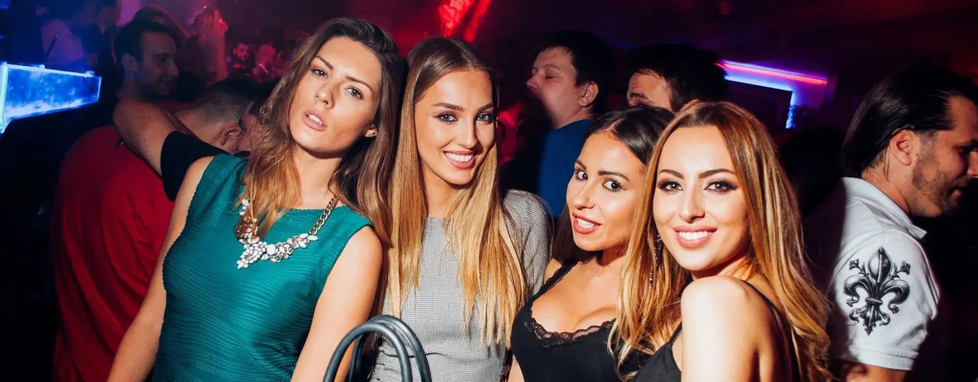 Sırbistan Gece Hayatı Rehberi: Skadarlija, Splavlar ve Nehir Üzeri Barlar