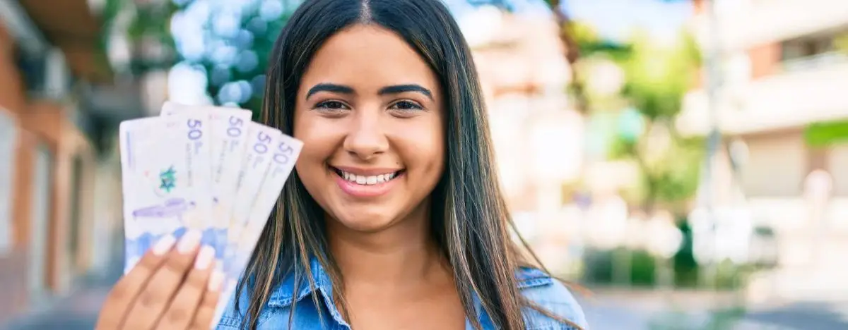 Kolombiya seyahatinde para yönetimi, COP detayları ve kredi kartı kullanım önerileri için rehberi.