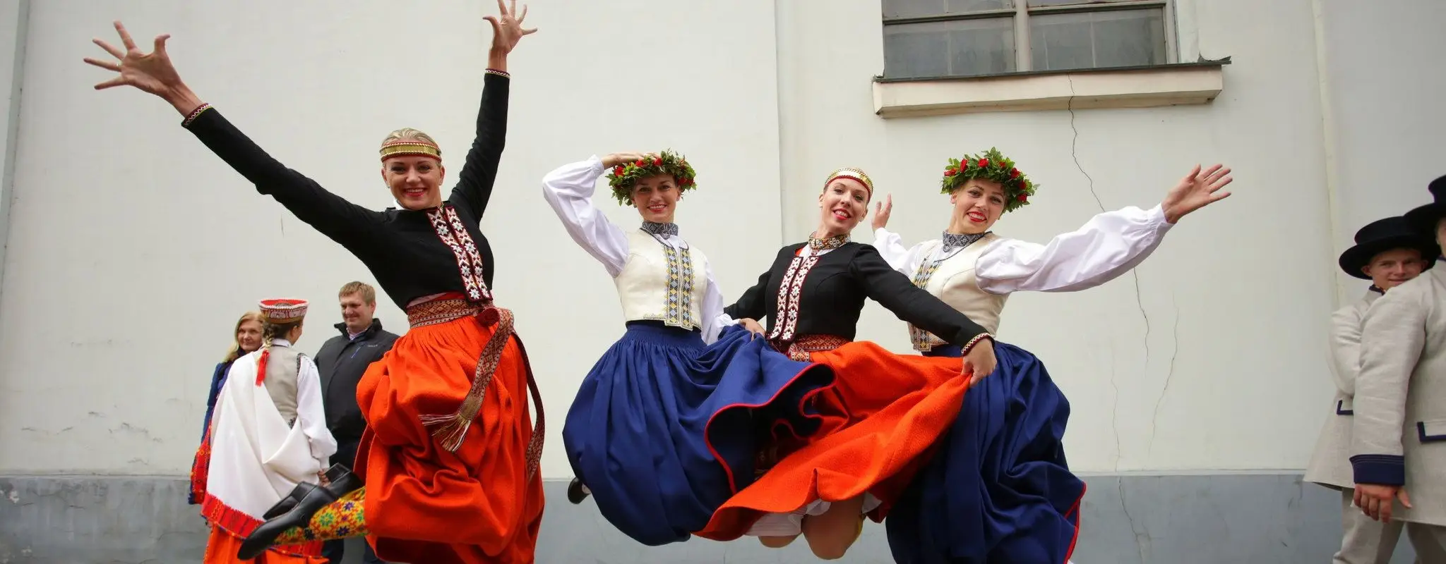 Leton Kültürü ve Gelenekleri: Halk Dansları, El Sanatları ve Baltık Ritüelleri