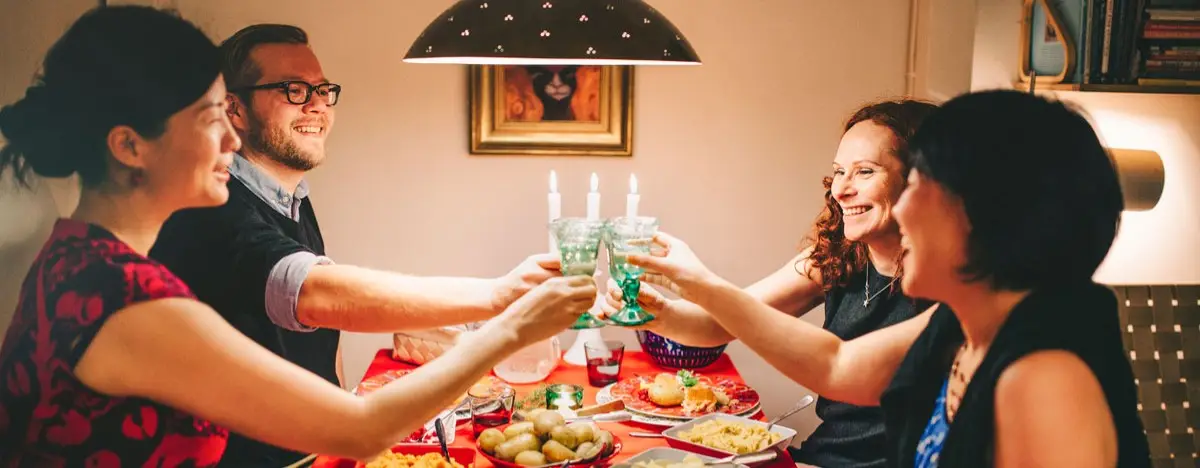 Fin Mutfağı: Somon Çorbası, Ren Geyiği, Tarçınlı Tatlılar ve Kahve Kültürü