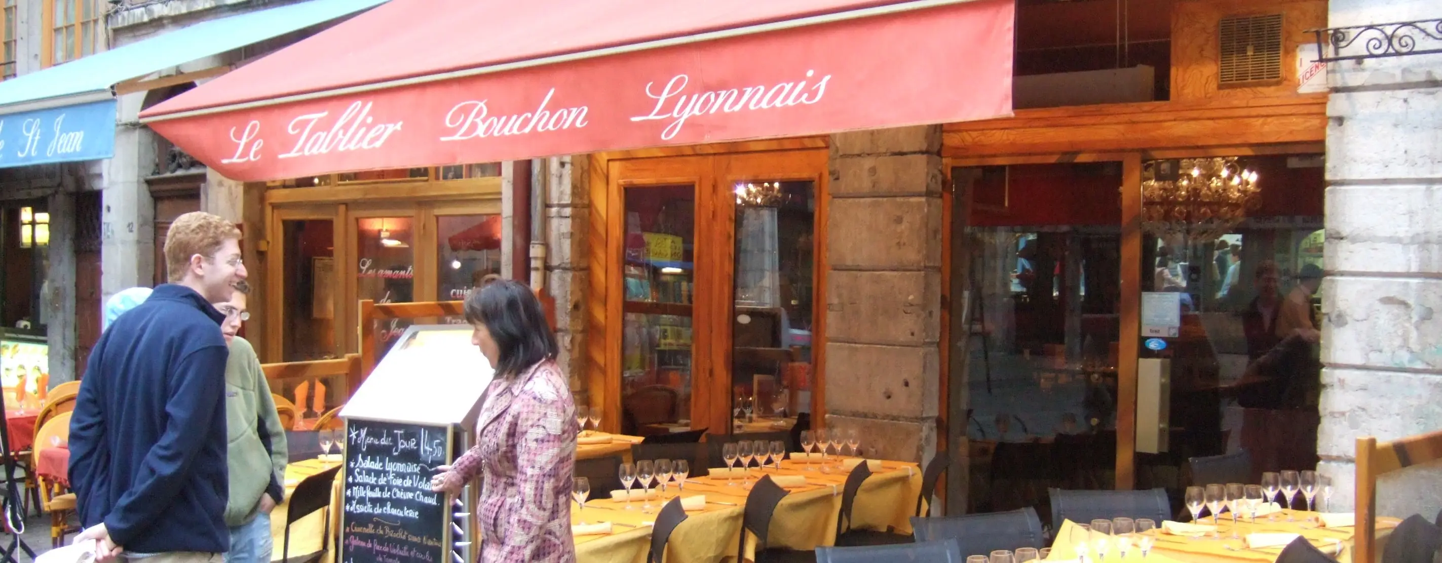 Lyon & Bordeaux: Gastronomi Başkentleri ve Şarap Tadım Rotaları