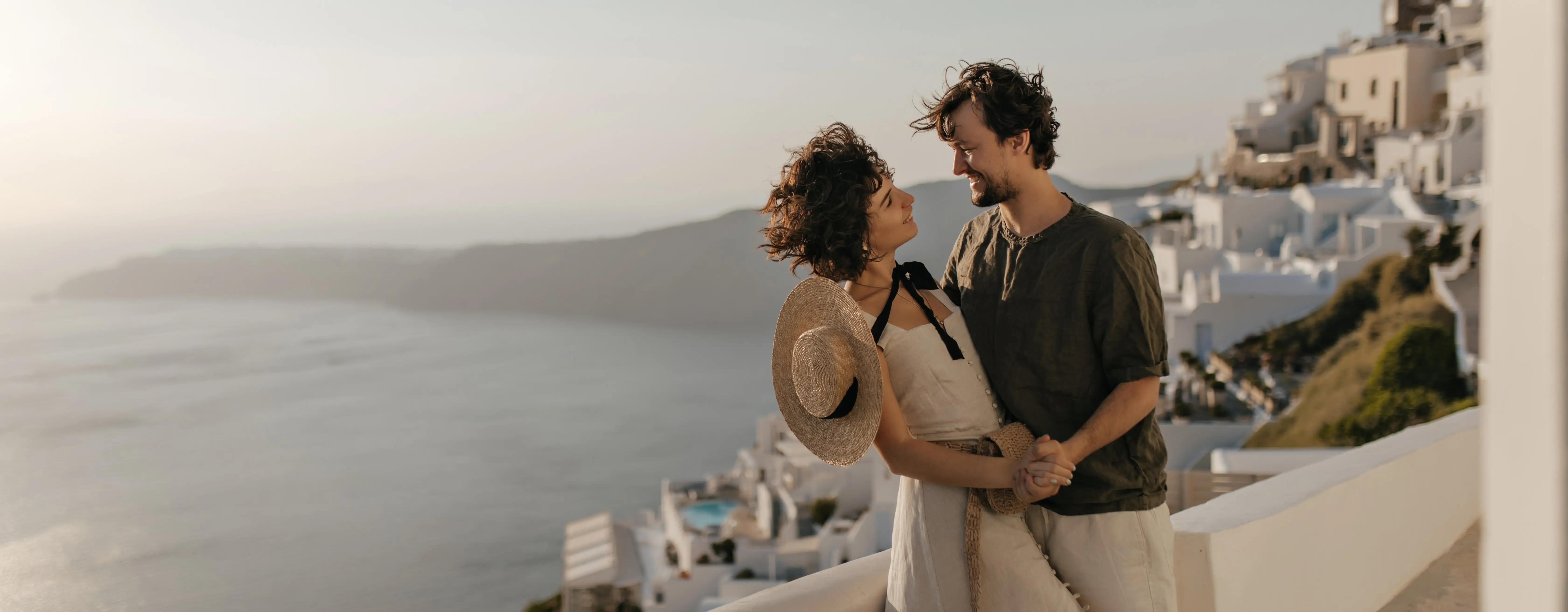 Yunanistan’da Balayı ve Romantik Kaçamak Rotaları (Santorini, Mykonos, Rodos)