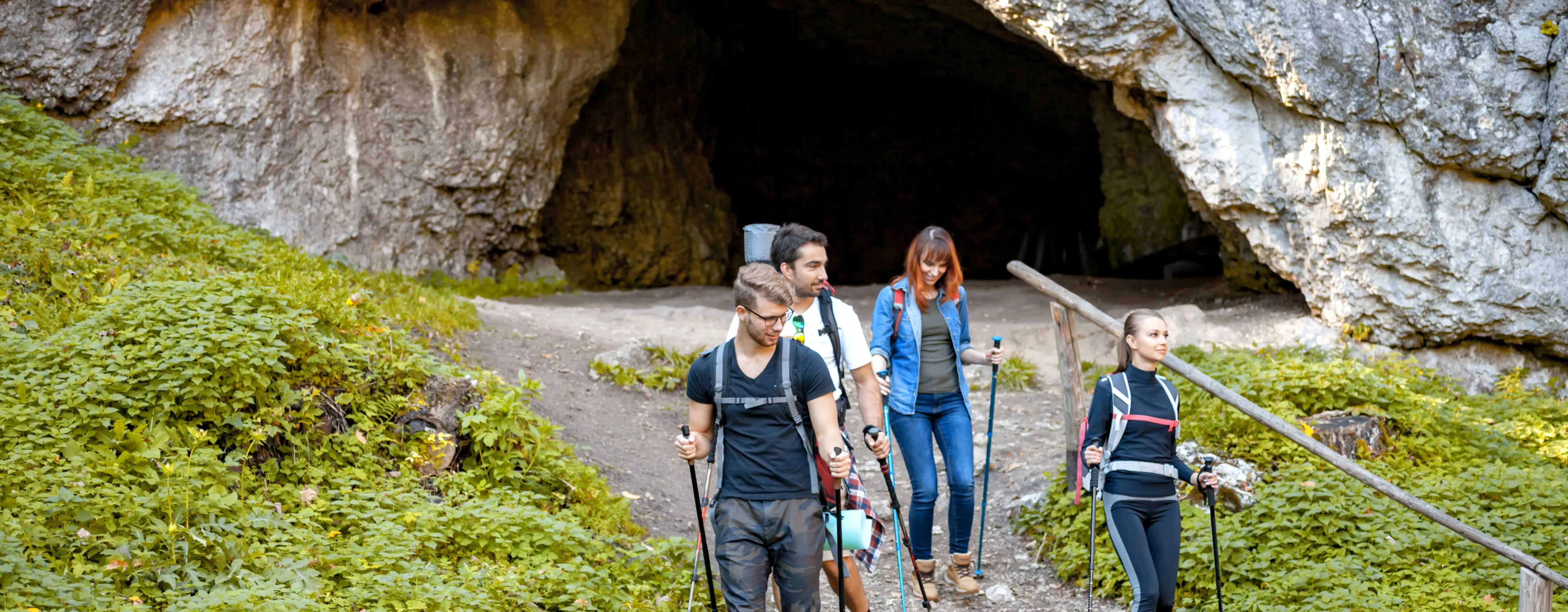 Postojna Mağarası & Predjama Şatosu: Yeraltı Harikaları ve Efsaneler