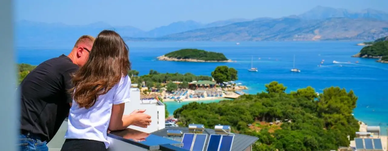 Arnavutluk’ta Konaklama Rehberi: Sahil Otelleri, Dağ Evleri ve Şehir Butikleri