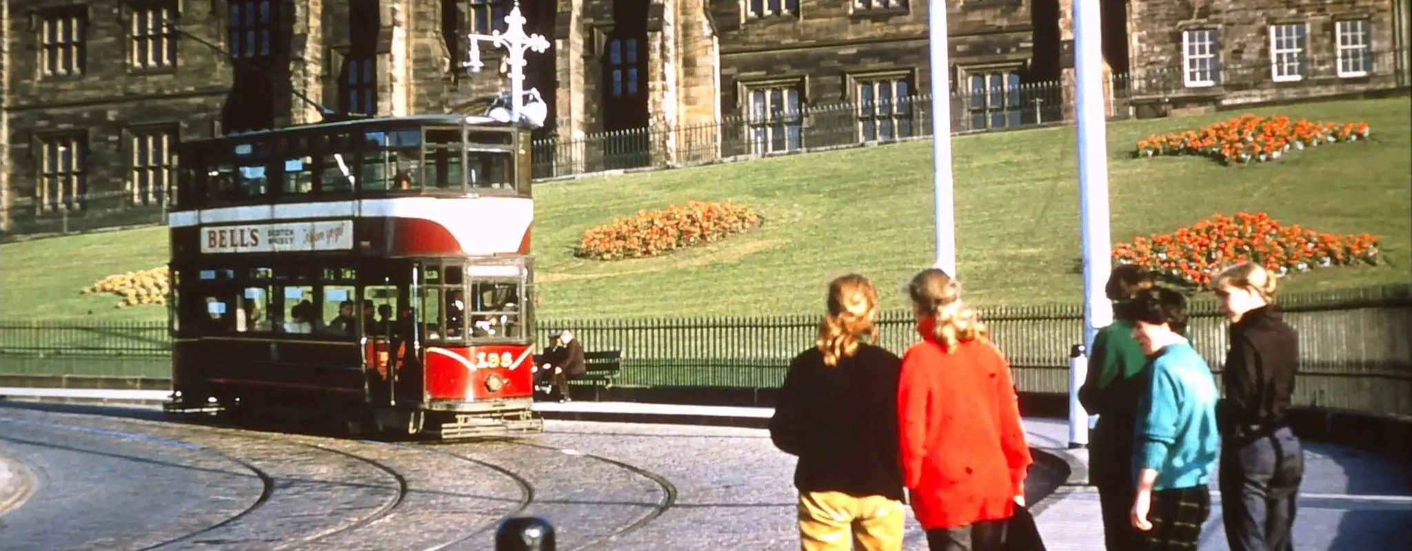 Edinburgh’da Ulaşım Rehberi | Tramvay, Otobüs ve Yürüyerek Gezi