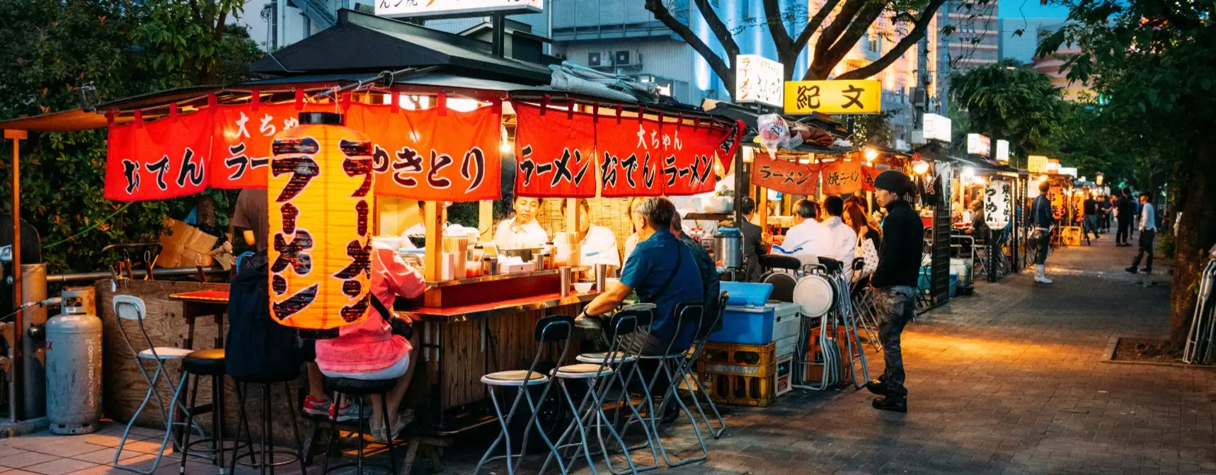Japonya Gece Hayatı Rehberi: Karaoke, Izakaya ve Eğlence Rotaları