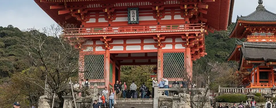 Kyoto’da Sakura Mevsimi: Tapınaklar Arasında Pembe Rüyalar