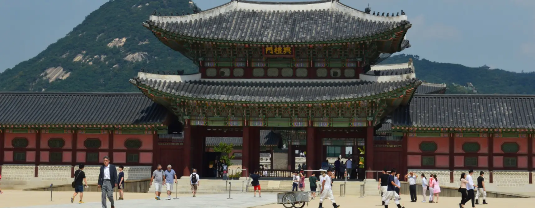 Güney Kore Kültürü ve Gelenekleri: Hanbok, Tapınaklar ve Aile Değerleri