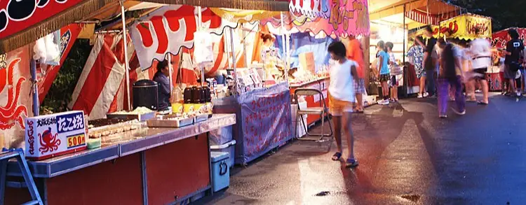 Japonya’da Gece Pazarı Lezzetleri: Işıklar Altında Yiyecek Şöleni