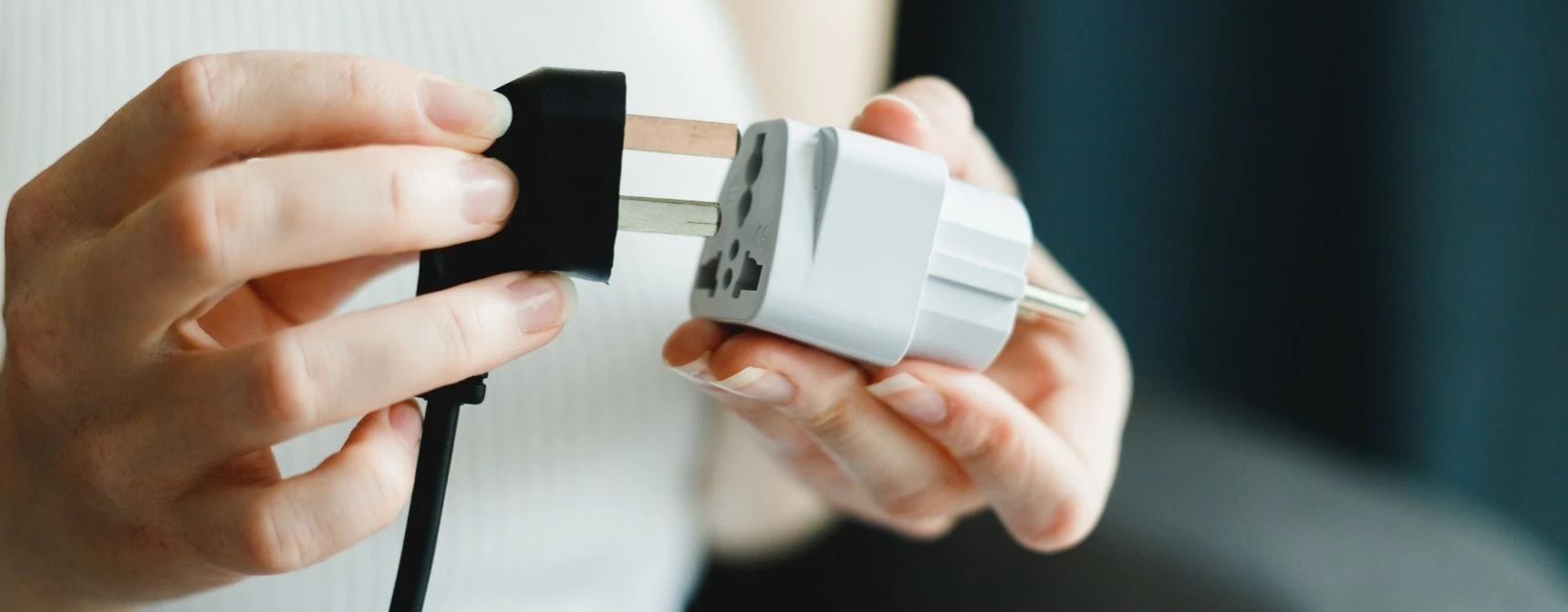 Yurtdışında kullanılabilecek elektrik adaptörü nedir?