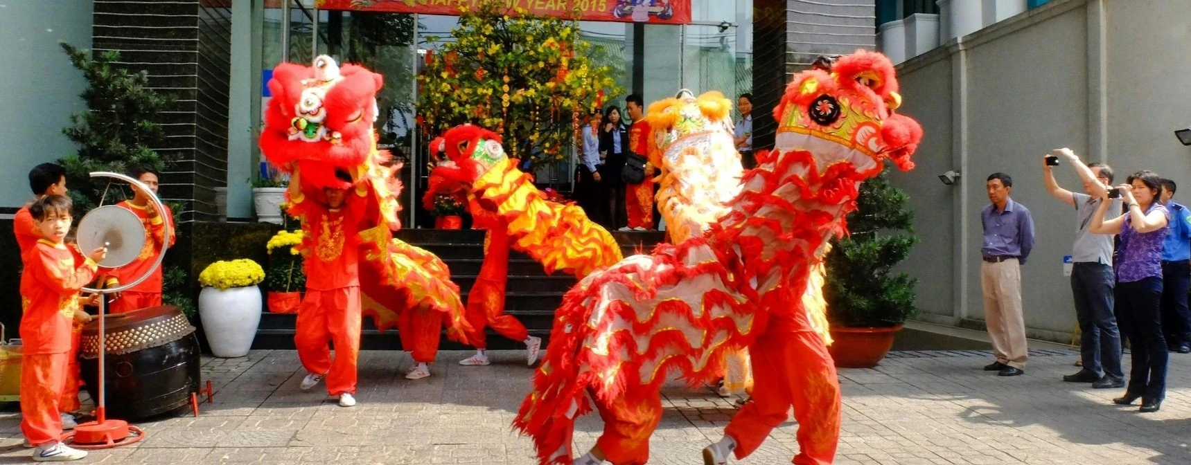 Yurtdışı tur sırasında kültürel farklılıklara nasıl saygı gösterilir?